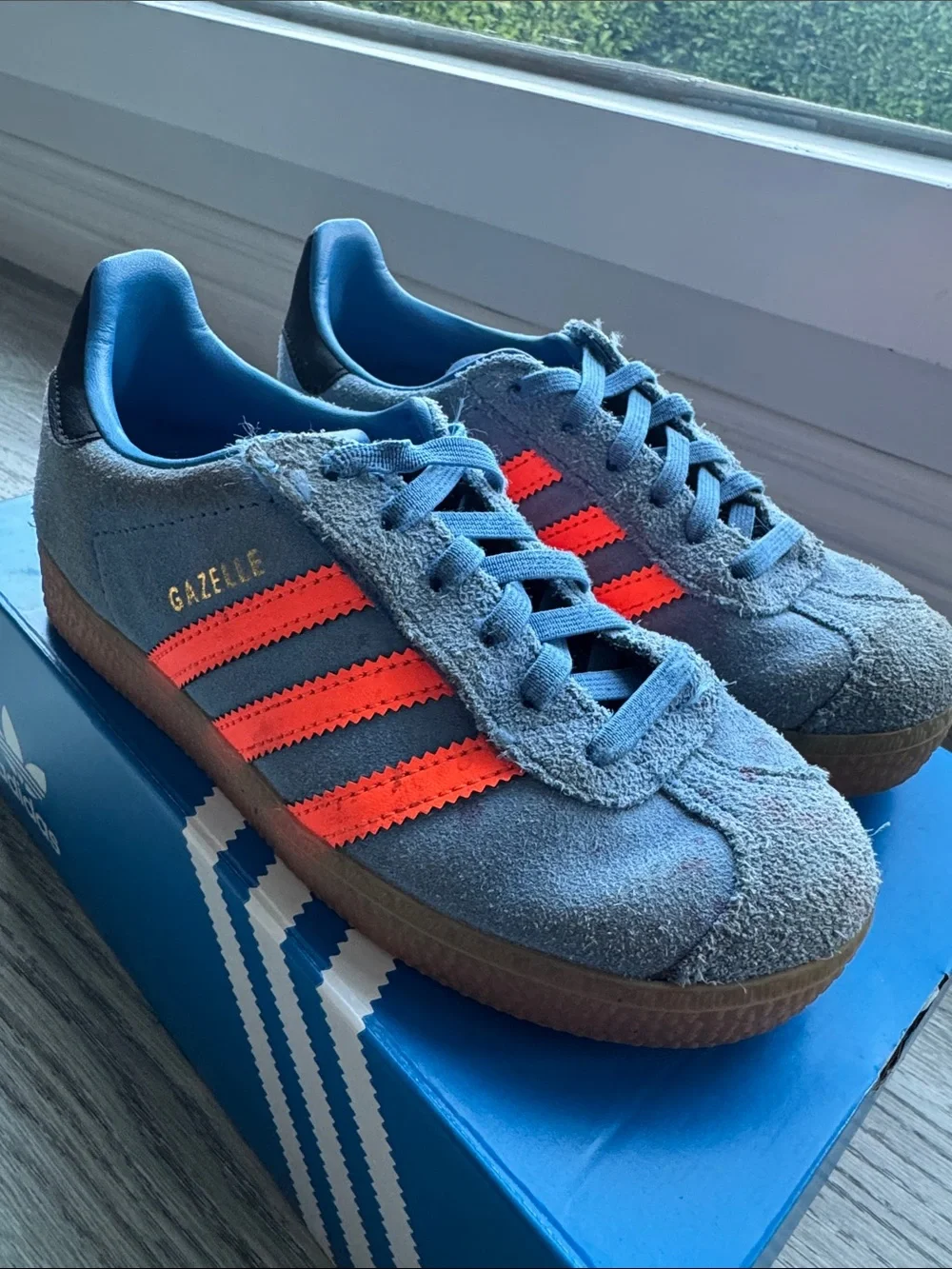 adidas GAZELLE SHOES - Big Kids Size 1 (comes with box)
